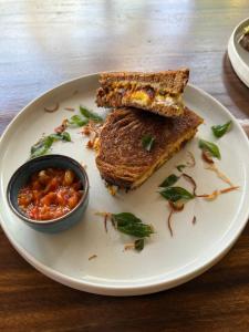 Daffodil Restaurant & Holiday Resort