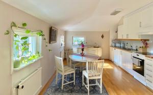 Home Sweet Home- center, sea view, sauna, balcony