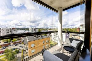 Tilava huoneisto järvinäköalalla