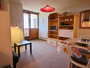 Studio cabine 24m², 4 personnes, balcon Sud, pied des pistes - FR-1-340-75
