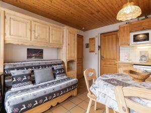 2 pièces avec terrasse sud, proche pistes et commerces, garage, animaux acceptés - FR-1-304-54