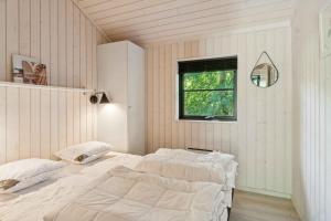 Large Holiday Home With Hot Tub By Vig Lyng