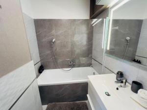 Karzo Property LU 205 Free Garage