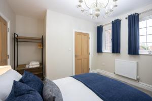 Apartment 1, Elizabeth Hall