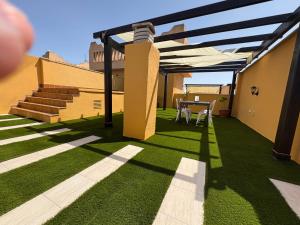 Ático Mediterráneo con Piscina Privada