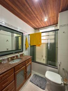 Spacious Copacabana apartment 5 minutes from the beach - 7 guests
