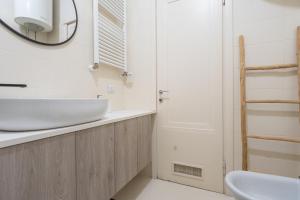 Beautiful Two-Room Apartment in Maggiolina