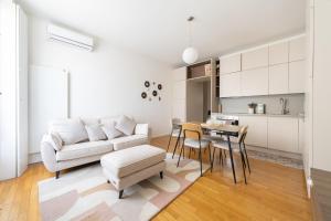 Beautiful Two-Room Apartment in Maggiolina