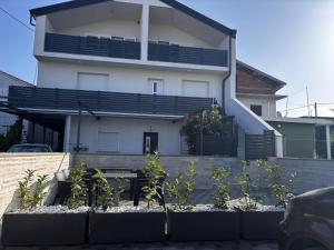 Apartment in Pirovac with balcony, air conditioning, Wi-Fi (4717-2)