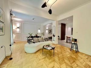 Elegant Two Bedroom Apartment a few steps from Plaka