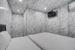 Hotel O POP A Happy Hours Plaza