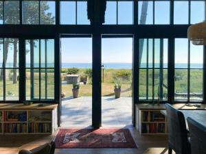 Beach Villa With Private Pier In Hou