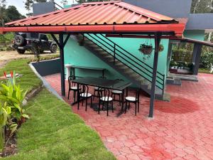 Misty huts home stay