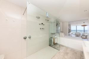 Sand en See 3, A Stylish Coastal Retreat with Table Mountain View