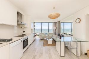 Sand en See 3, A Stylish Coastal Retreat with Table Mountain View