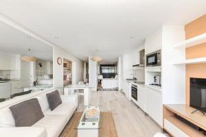 Sand en See 3, A Stylish Coastal Retreat with Table Mountain View