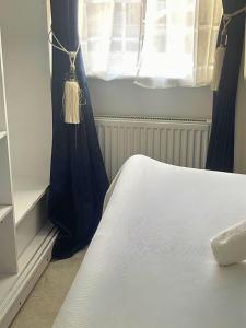 Luxury Home -Private Rooms- 3 mins from Alexandra Hospital, Redditch