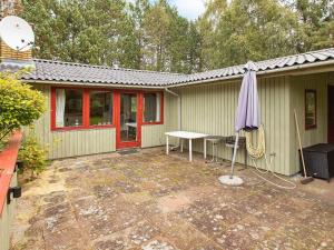 6 person holiday home in Rødby