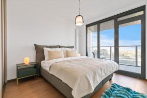 Eurovea Tower Apt 2 Sky View