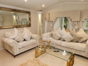 The Chalet at Tyn Lon