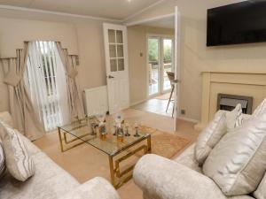 The Chalet at Tyn Lon