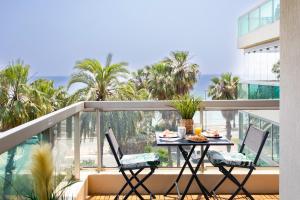 C3 Studio Facing Sea and Beach - Wifi, AC, terrace