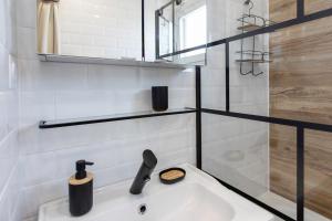C3 Staywiz us - Studio Facing Sea and Beach - Wifi, AC, terrace