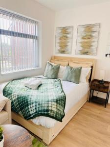 Luxury Self-Contained Studio Apartment near QE Hospital R5