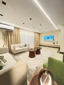 شقة على النيل مطله على ممشى اهل مصر