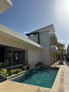 Luxury 3-Bedroom Penthouse, Punta Cana, Pool-BBQ-Beach Access-Private Rooftop-Padel