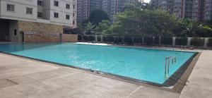 Luxury Condo City Living R3