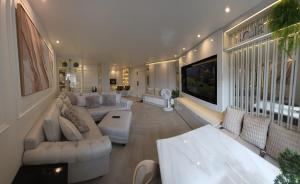 Luxury Condo City Living R3