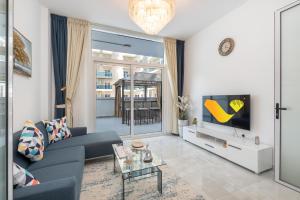 Vogue Pearlz By Banube in Al Furjan Dubai, Luxury One Bedroom Apartment With Big Balcony and Full Amenities Steps Away From Metro Station - 4hvězdičkové hotely ve městě Dubaj