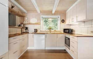 Three-Bedroom Holiday Home In Hovborg