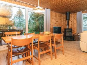 6 person holiday home in Fårvang
