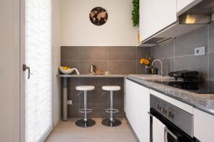 Florence Charming Apartments - Conventino Modern - One-bedroom Flat with Living Area and Garage near Boboli