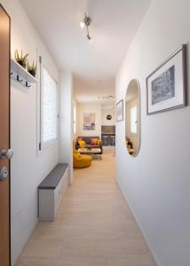 Florence Charming Apartments - Conventino Modern - One-bedroom Flat with Living Area and Garage near Boboli