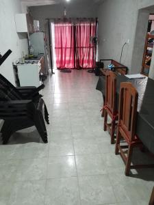 hogar entre montañas