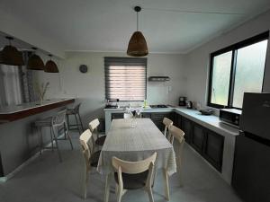 Seaview escape - modern & cozy