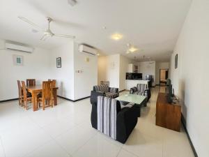 SKYLINE SUITE Luxury Penthouse at The Highness Rajagiriya