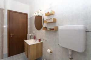 La Casetta di Viola, GardaLake, by Host4U