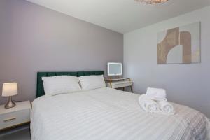 Free Parking 14-Bed Home Large Groups