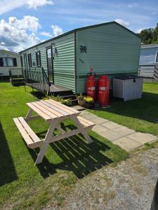 Beautiful 2 bedroomed mobile home