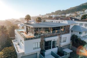 Penthouse 100m to the beach with pool & sauna