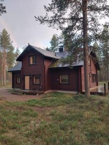 Pine Forest Hideout - Villa Tapiontytär