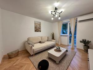 Mileticova street, keyless, AC