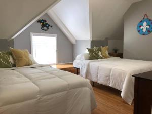 Highlands Hidden Gem 4BR apt with free parking