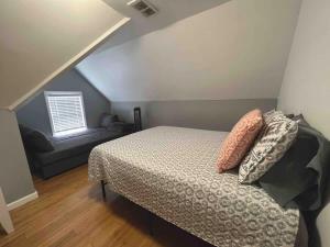 Highlands Hidden Gem 4BR apt with free parking