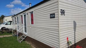 Light and Airy 2 Bedroom Mobile Home