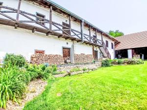 Apartment Spacious in Farmhouse by Interhome